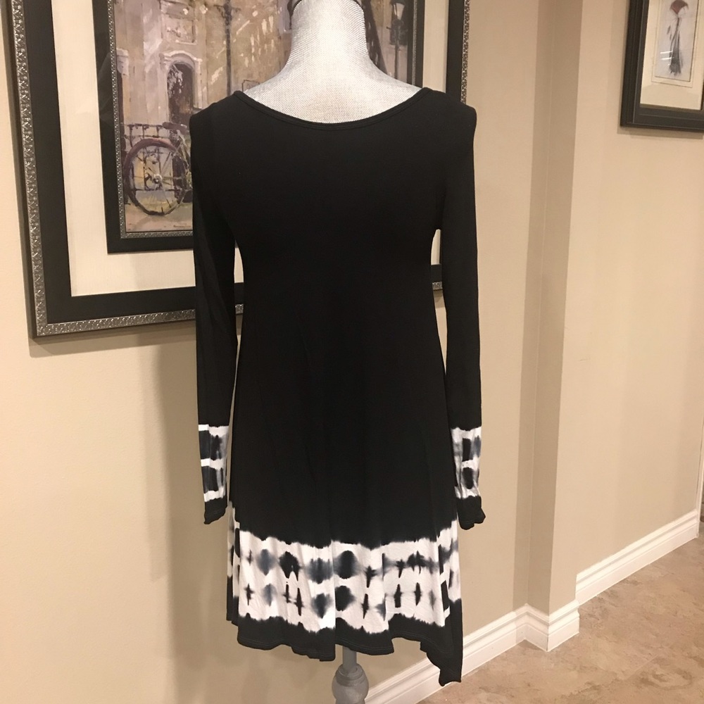 Beautiful Dress - Picture 2 of 3